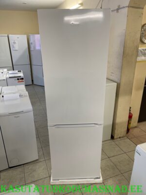 1-month-old second-hand Gram fridge