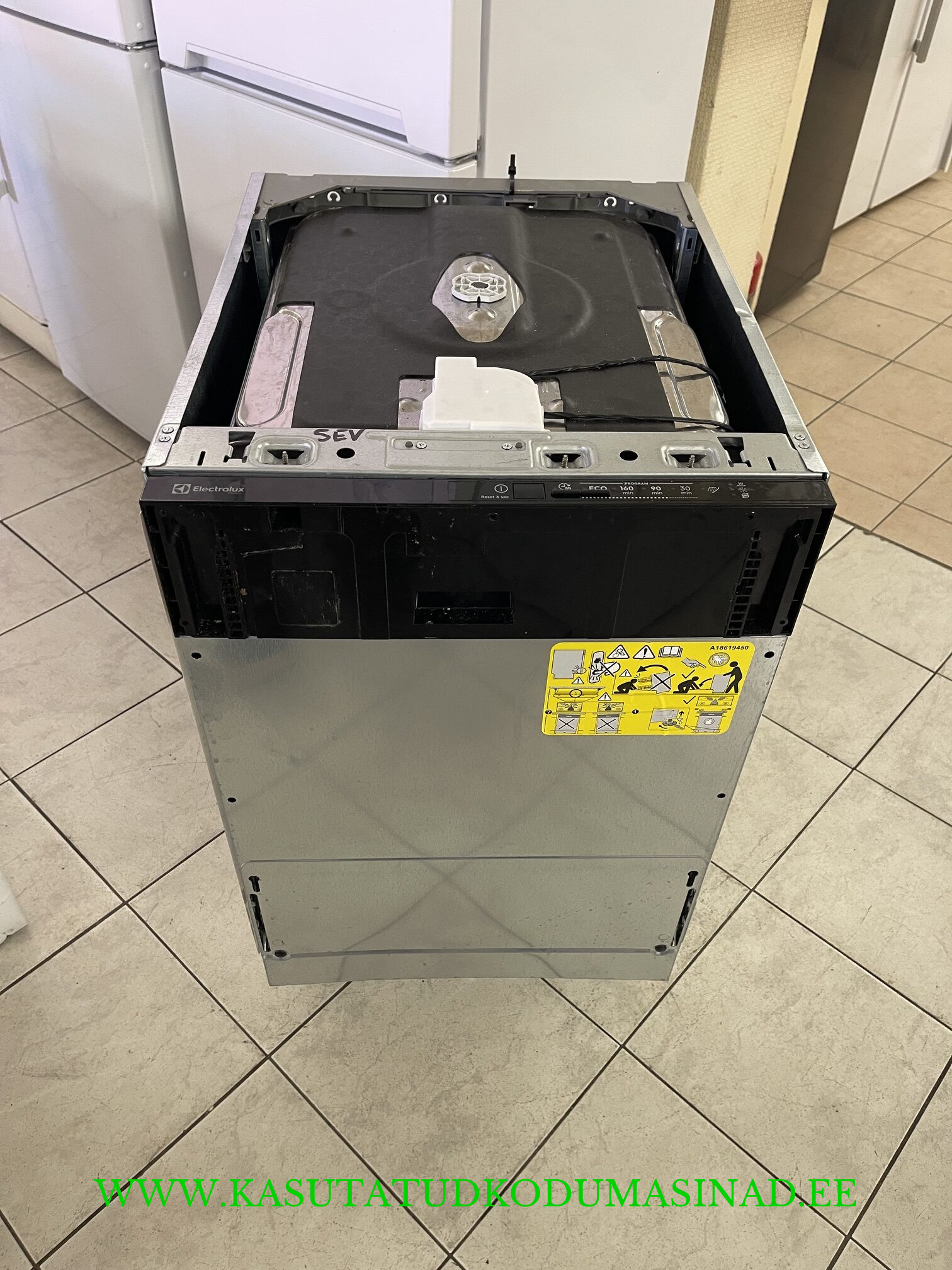 Vähe kasutatud Electrolux EEA12100L integreeritav Nõudepesumasin - laius 45cm. - mahtuvus 9 komplekti