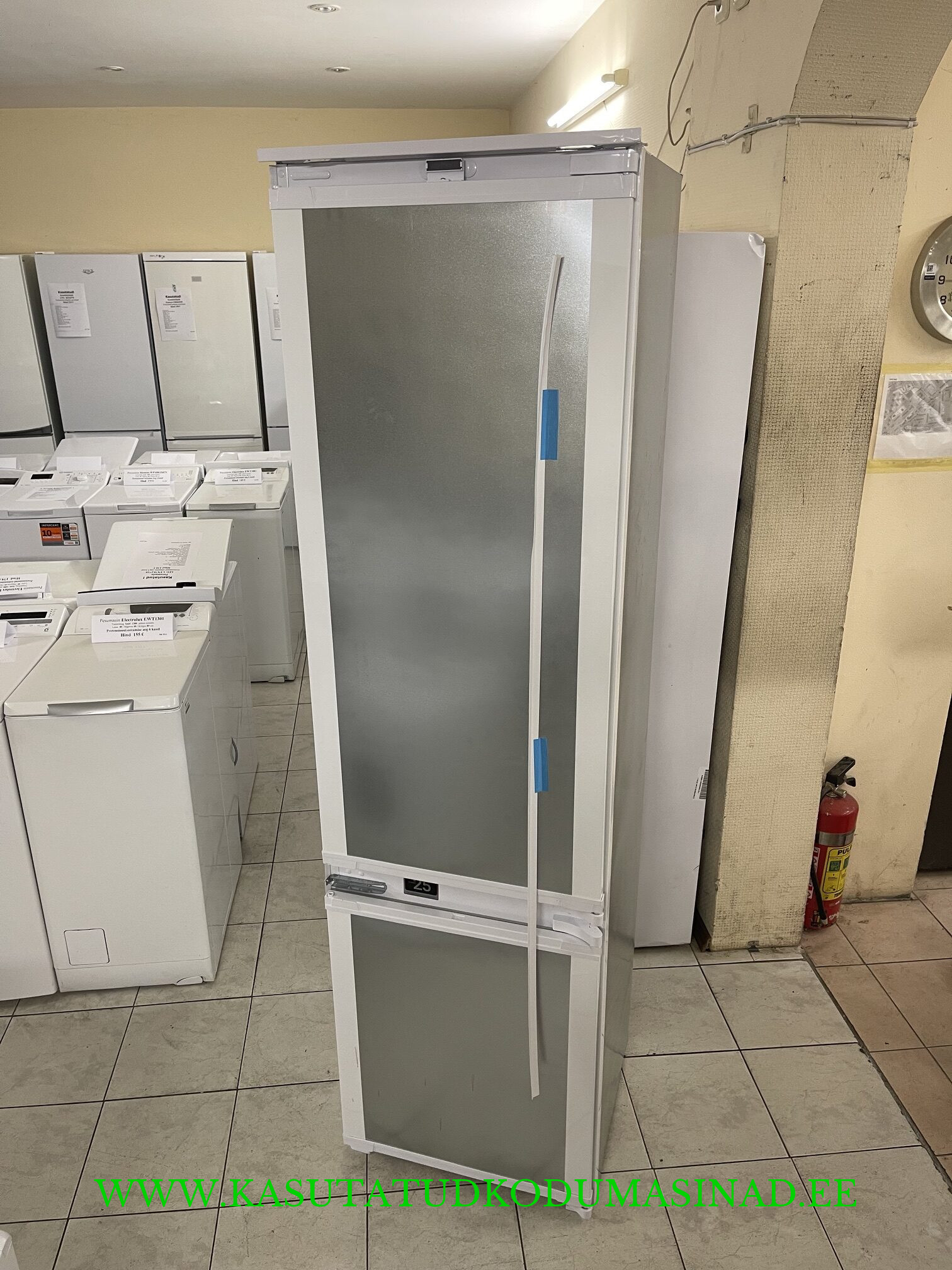 3 kuud kasutatud Beko BCNA306E5ZSN integreeritav kombikülmik – NoFrost - Inverter - mõõdud 54×54,5×193,5cm. – mahtuvus 215/69 liitrit