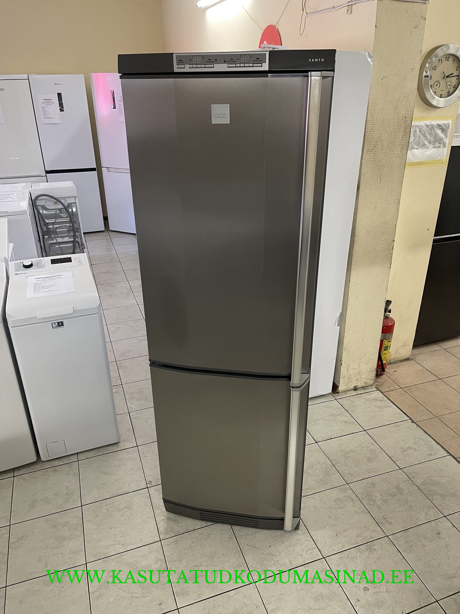 Kasutatud AEG 70358-KG külmik – 2 mootorit - mõõdud 60x65x185cm. – mahtuvus 87/216 liitrit