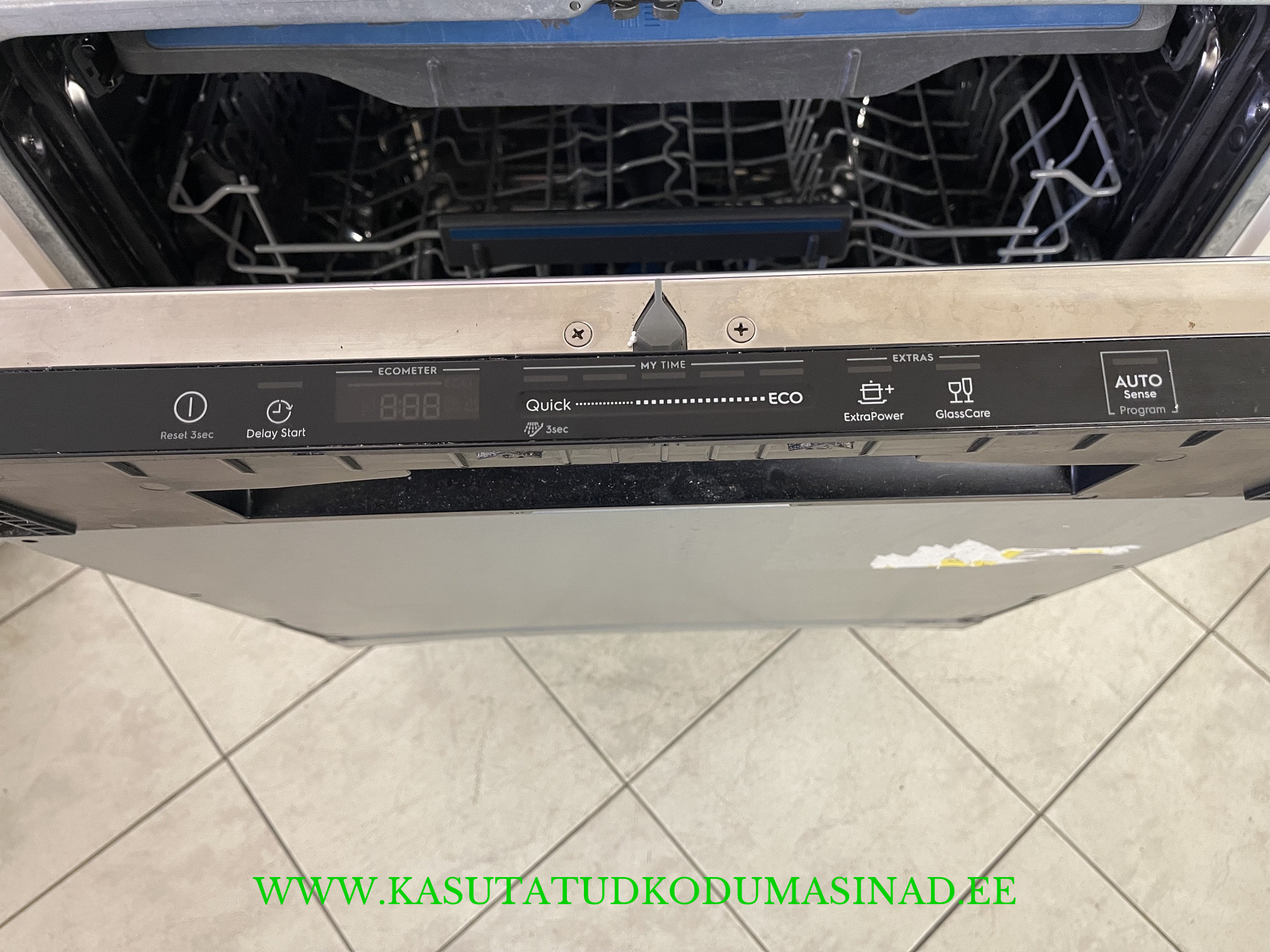 Vähe kasutatud Electrolux EEM48320L integreeritav nõudepesumasin – laius 60cm. – mahtuvus 14 komplekti - Image 3