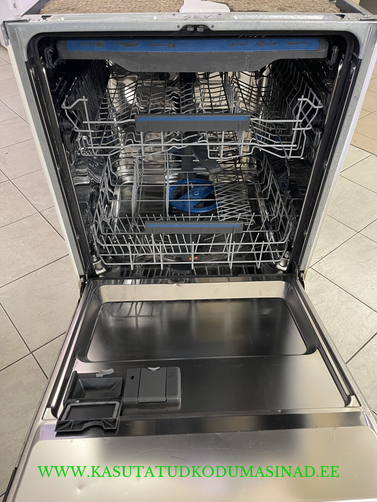 Vähe kasutatud Electrolux EEM48320L integreeritav nõudepesumasin – laius 60cm. – mahtuvus 14 komplekti - Image 2