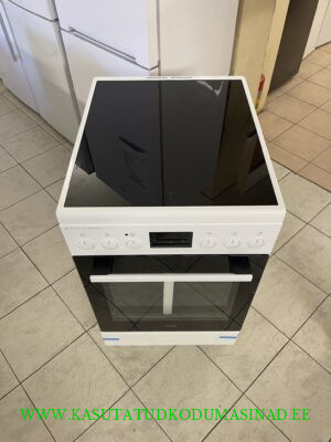 1 kuu kasutatud AEG CCB56491BW keraamiline elektripliit – laius 50cm. – 230 või 380 volti. – teleskoopsiinid