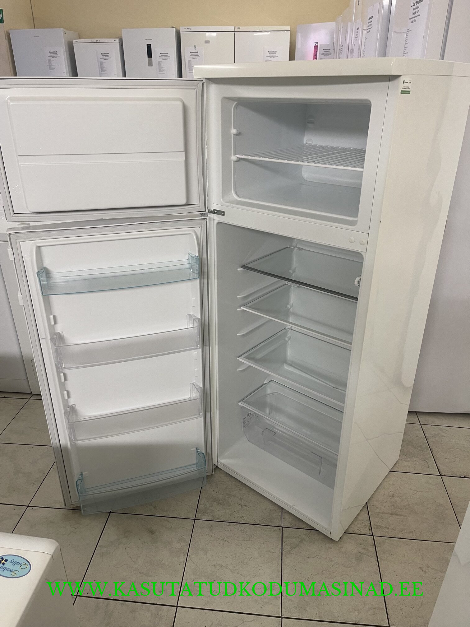 Kasutatud Electrolux EJ2301AOW2 külmik – mõõdud 55x61x141cm. – mahtuvus 42/180 liitrit - Image 2