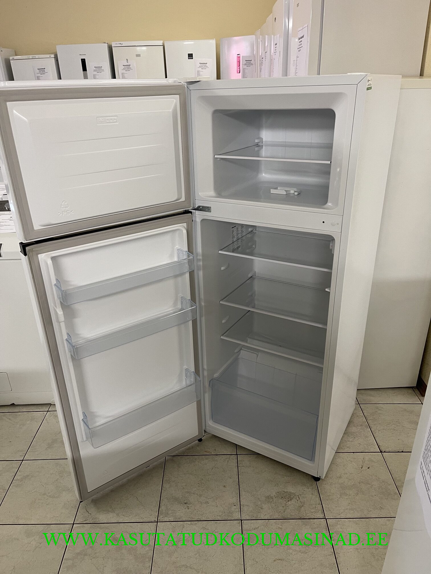 Vähe kasutatud Hisense RT267D4AWF külmik – mõõdud 55x54x143cm. – mahtuvus 41/165 liitrit - Image 2