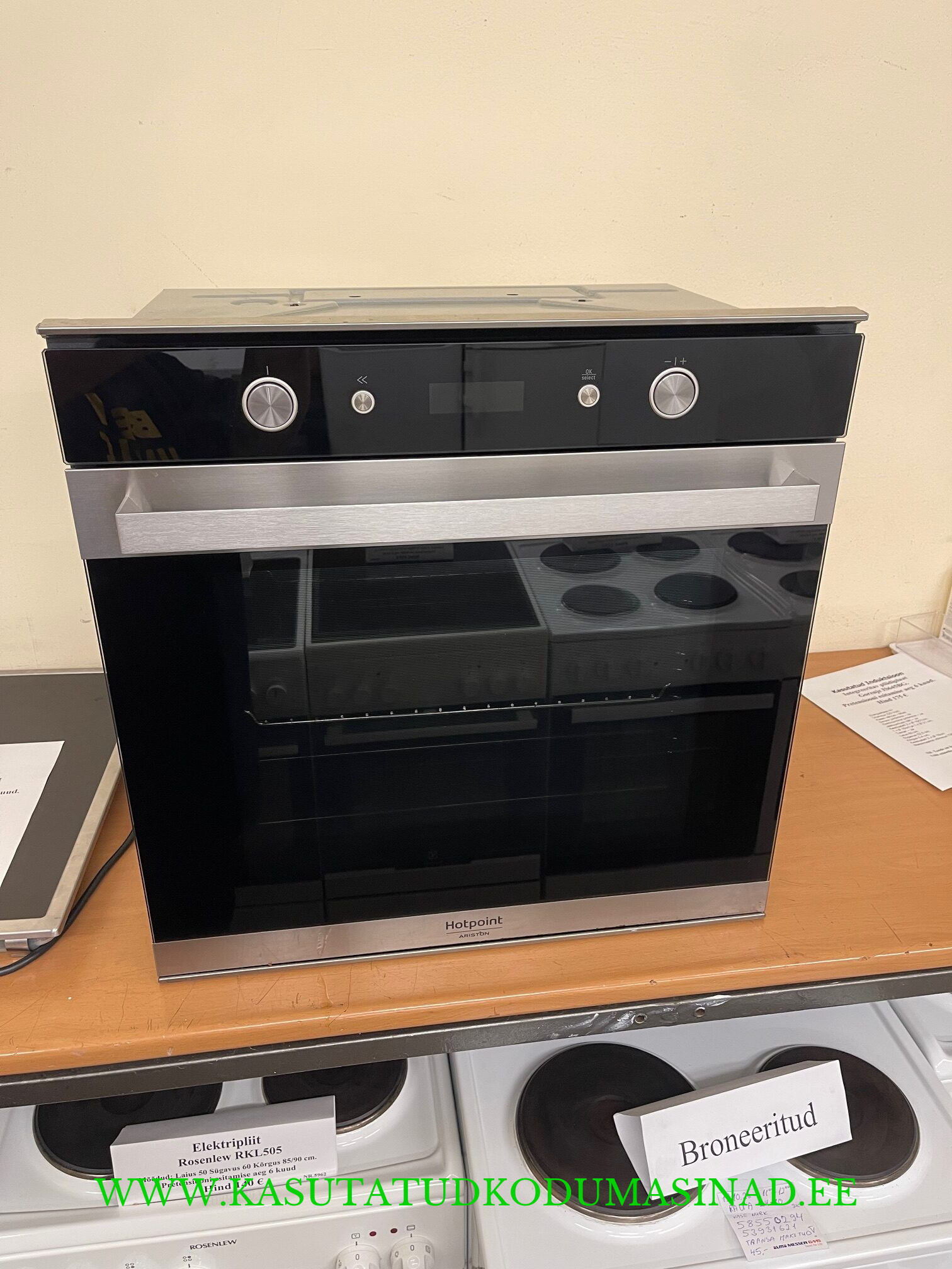 Kasutatud Hotpoint FI7864SCIXHA integreeritav elektriahi – võimsus 3650 watti – 2 plaati, 1 rest – mõõdud 59,5x56,4x59,5cm.